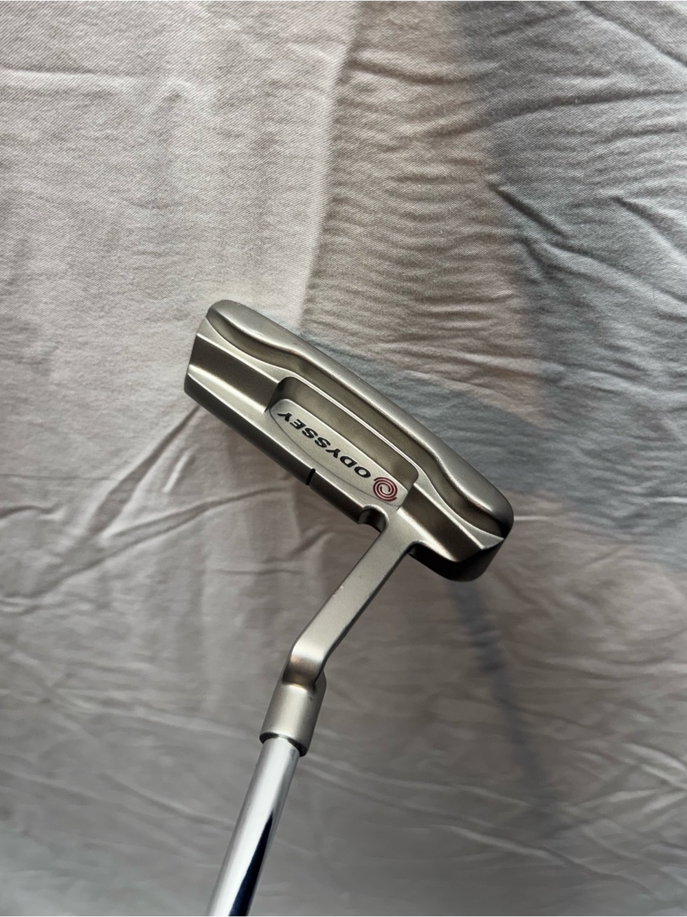 Odyssey White Hot Pro 1 Putter Super Stroke 2.0 Grip 35” - Silver/Red - Picture 3 of 5